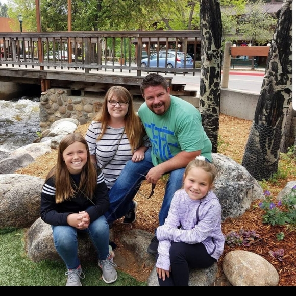 Meet your Poshers, Jayme and Macy - Picture 2 of 3